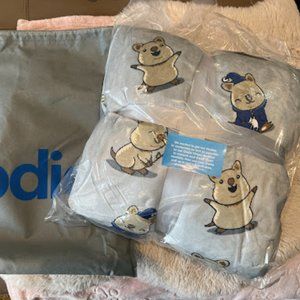 BNIB Oodie Wearable Blanket (Grey Quokka)